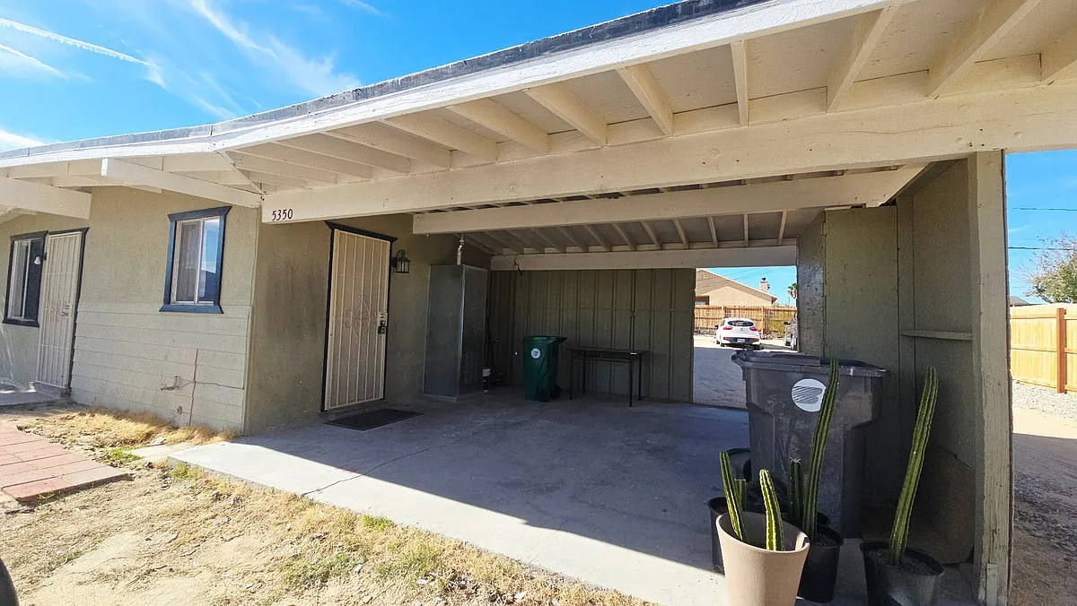 Building Photo - 5350 Daisy Ave #1