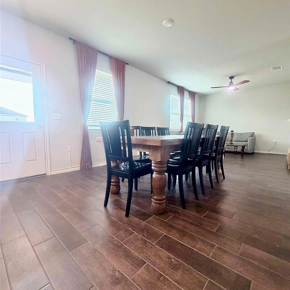 4 bed, 3.0 bath, 2174 sqft, $2,400 — Photo 3