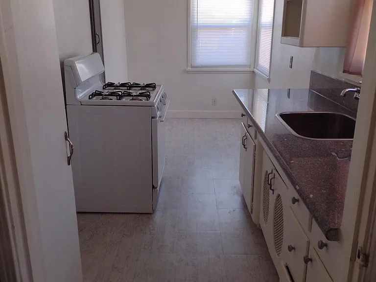 703 E Jefferson Ave — Photo 7