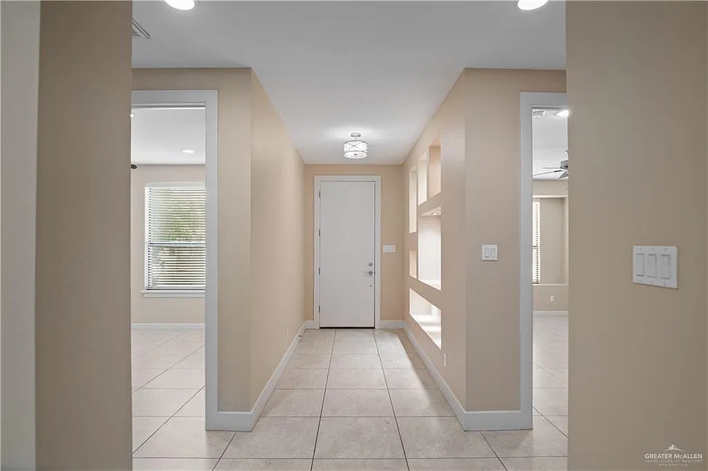 3 bed, 3.0 bath, 1943 sqft, $2,000 — Photo 3