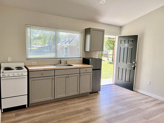 3rd image of 669 Broadway #9