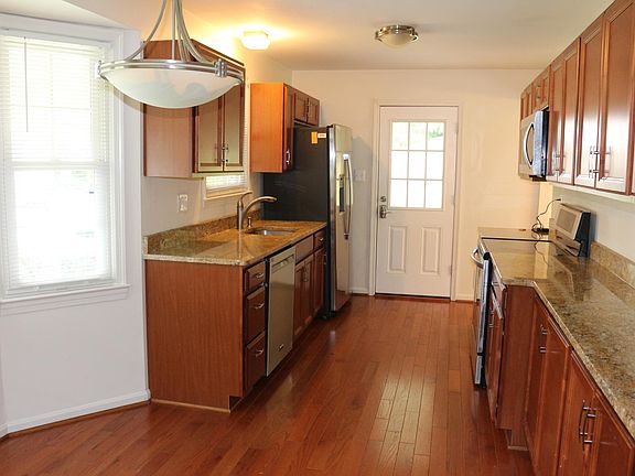 Kitchen with eat-in dining area.