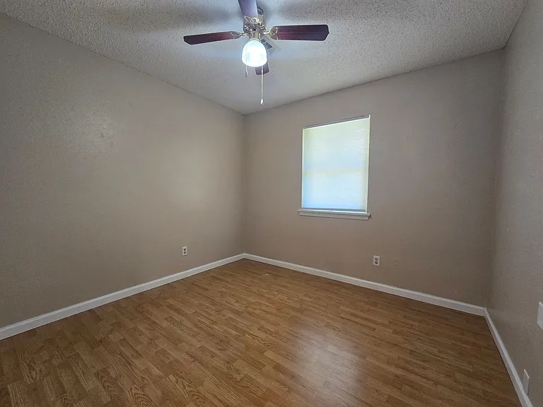 112 Thomas Blvd — Photo 11