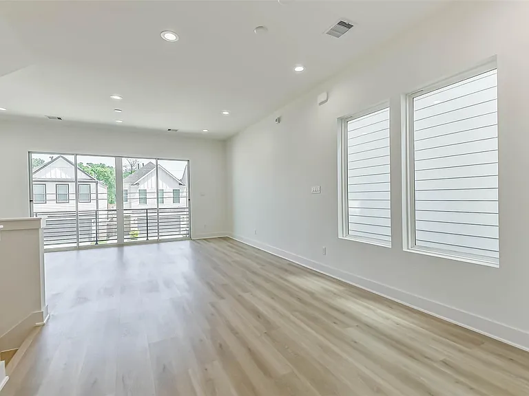 5703 Balbo St #F — Photo 18