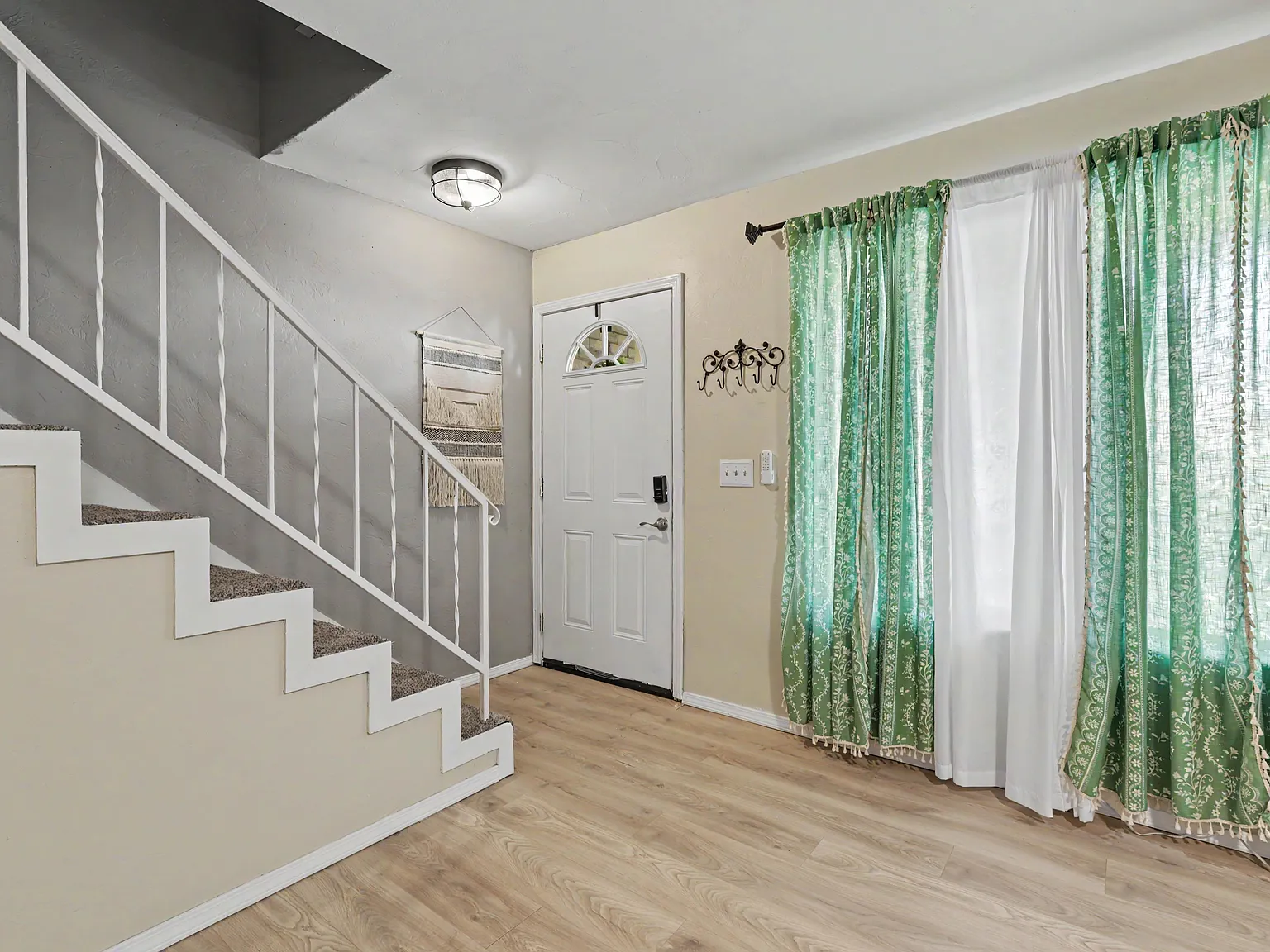 3 bed, 2.5 bath, 1700 sqft, $1,500 — Photo 2