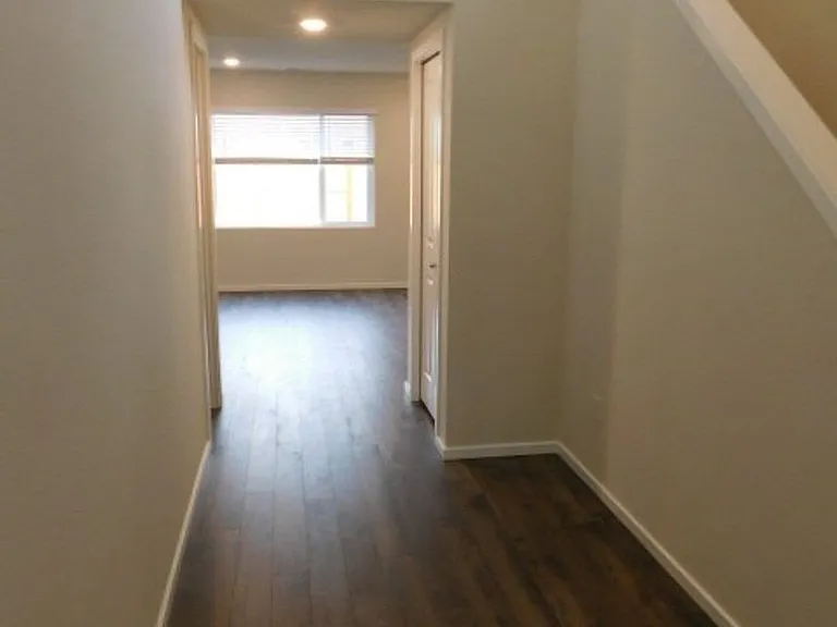 4737 Navigation Ave NE — Photo 3