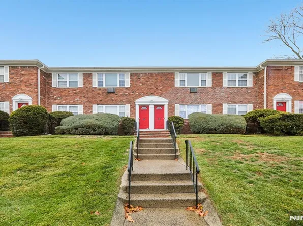 30 Atherton Ct #103, Wayne, NJ 07470