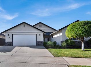 615 Rogue River Way, Redding, CA 96003