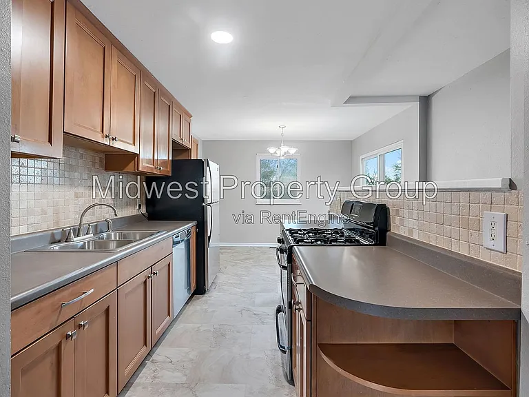 1128 Saratoga Dr — Photo 5
