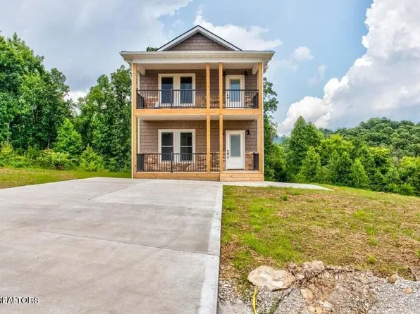 204 Pinnacle Ln, La Follette, TN 37766