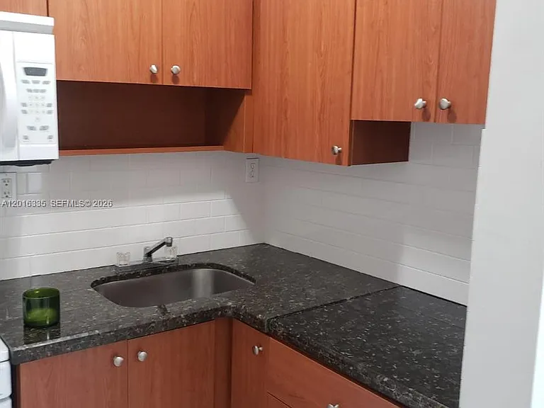 554 NE 68th St #4 — Photo 3