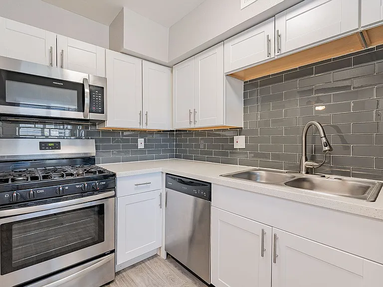301 W Turney Ave — Photo 18