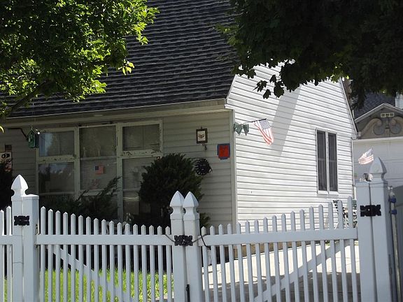 3rd image of 181 Barbara Ln
