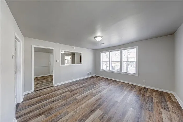 2702 S Lyons Ave — Photo 13