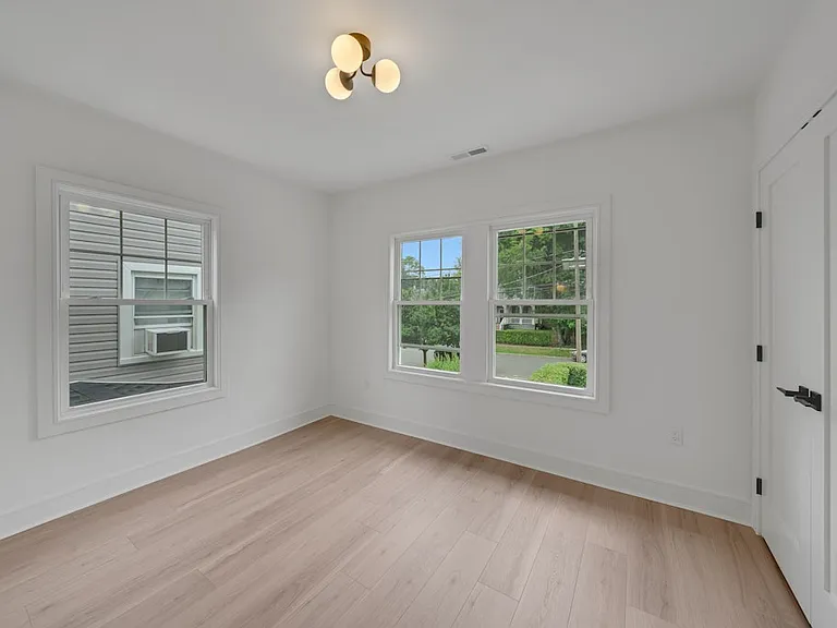 20 Lexington Ave — Photo 2