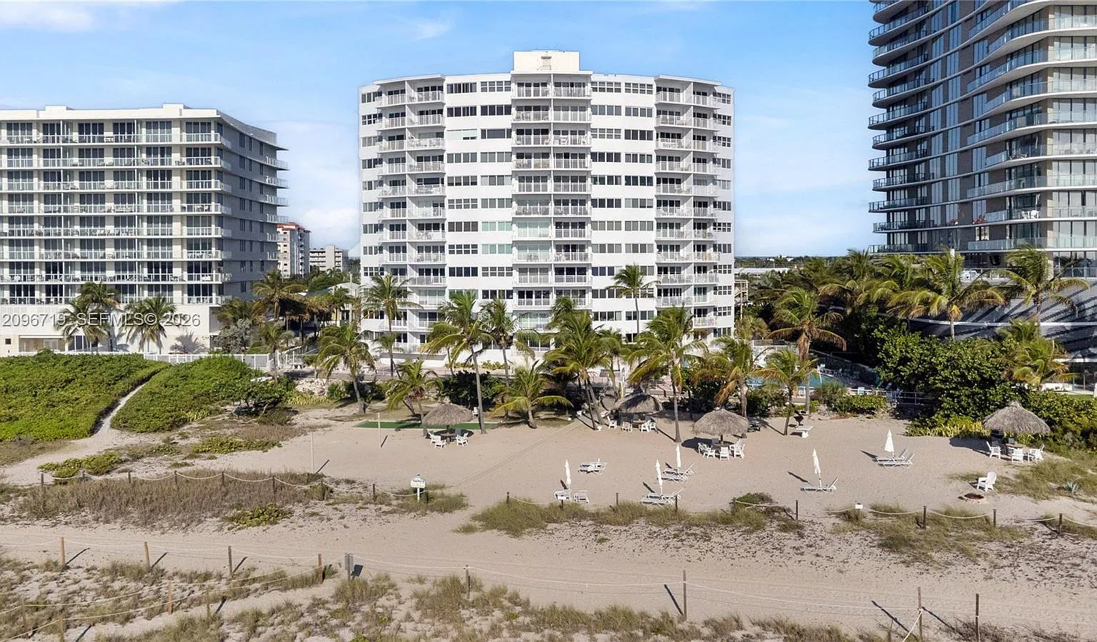 Breakers Condominium — Photo 3