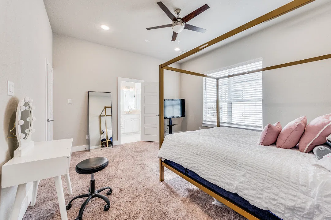 2 bed, 1200 sqft, $2,600 — Photo 4