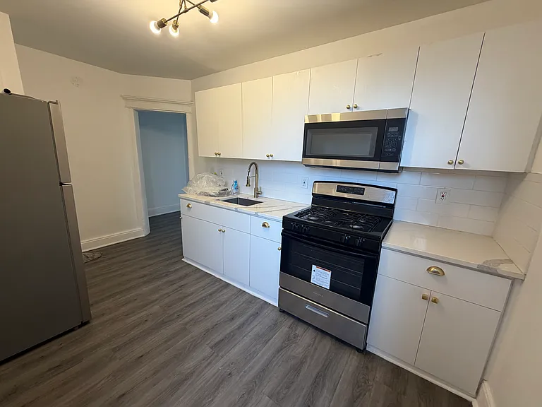 206 60th St #20 — Photo 1