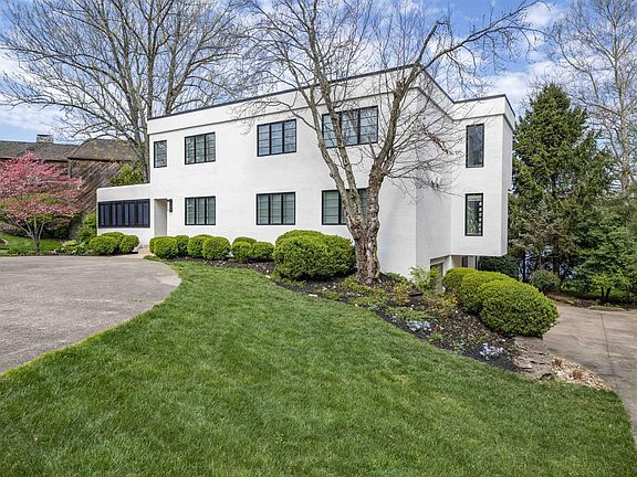 2nd image of 632 Lakeshore Dr