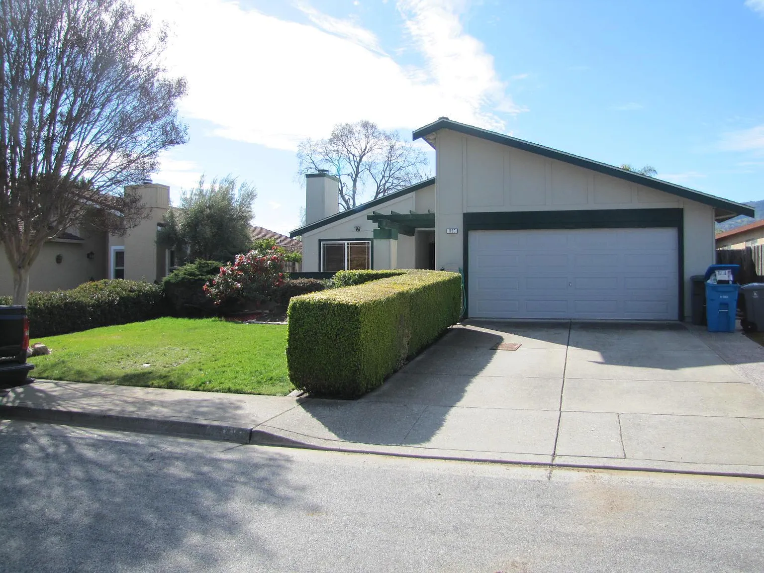 1190 Peterson Dr photo 1