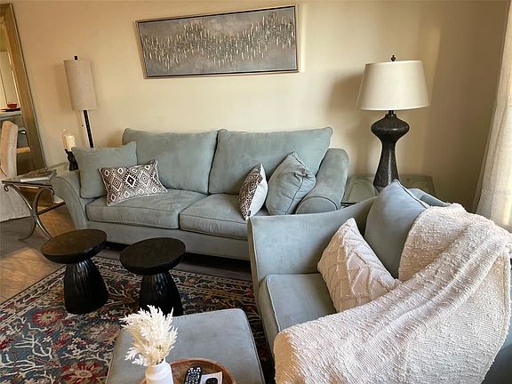 5th image of 100 4th Ave S APT 318