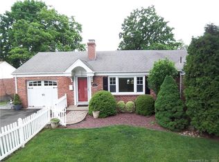 17 Fairwood Farms Dr, West Hartford, CT 06107