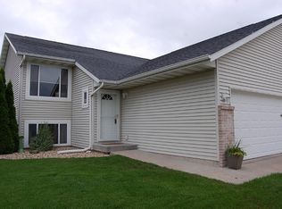 213 Alpine Pkwy, Oregon, WI 53575