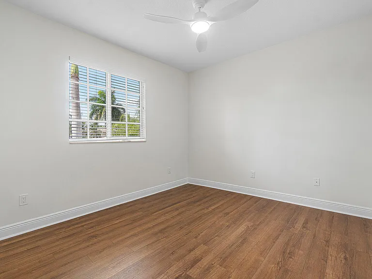 6641 Conch Ct — Photo 42