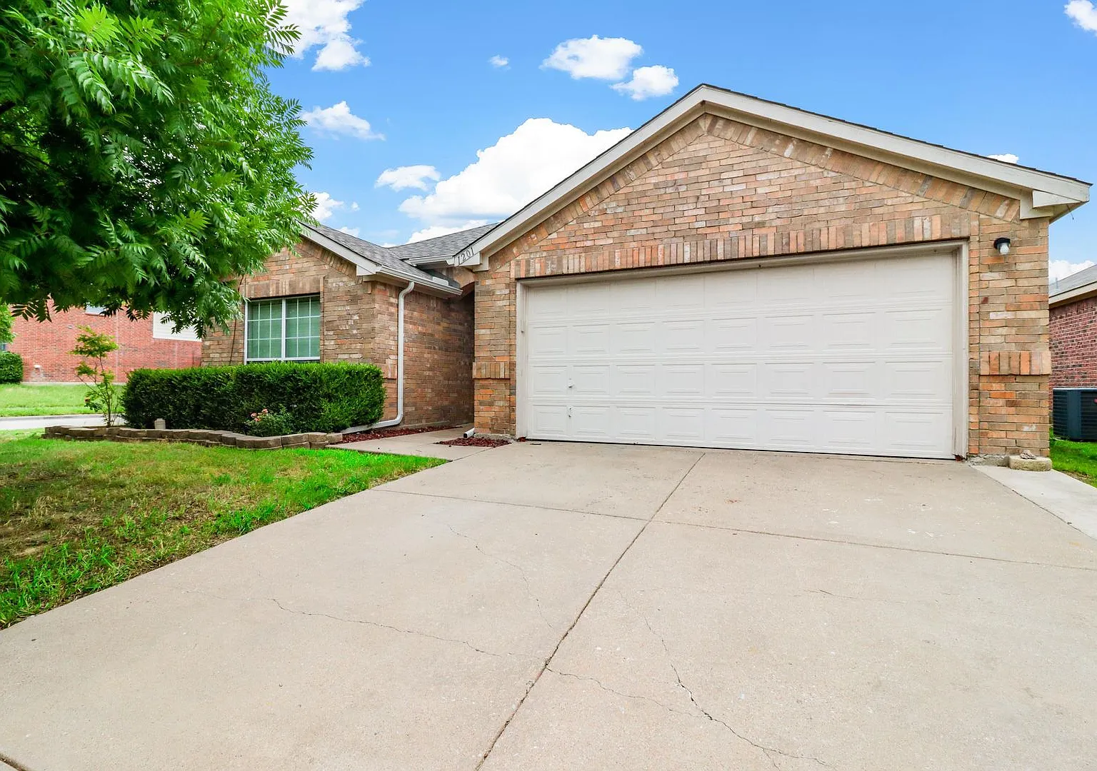 Beautiful 4 Bedroom Home For Lease in Princeton ! — Photo 1