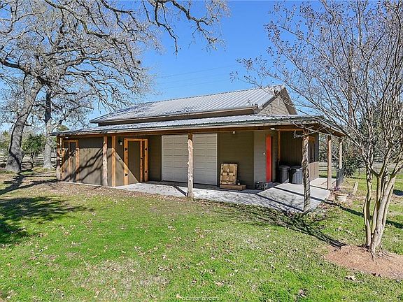 4th image of 9420 Lake Forest Cir