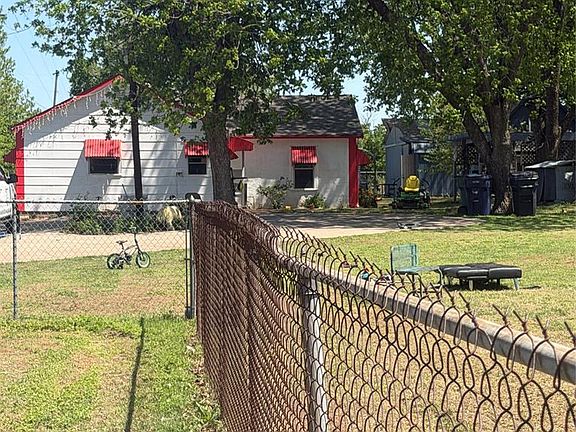 4th image of 5200 S Sage Ave