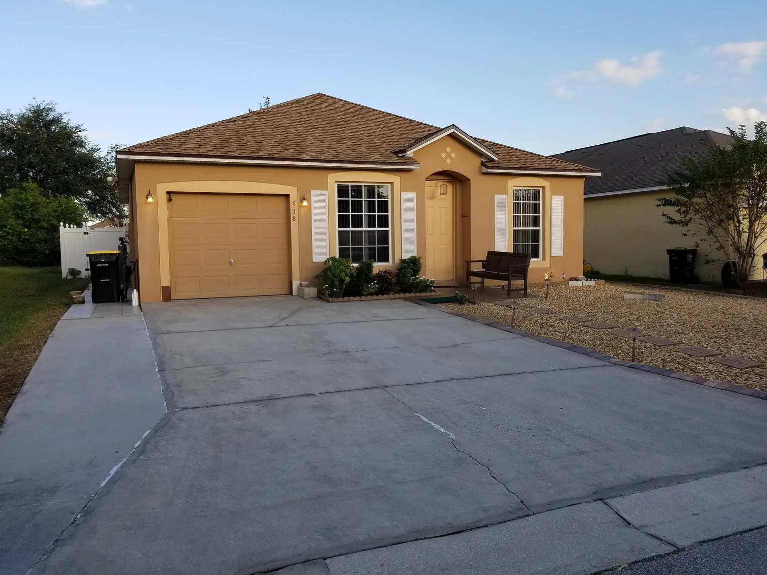4 bed, 1143 sqft, $1,900 — Photo 2