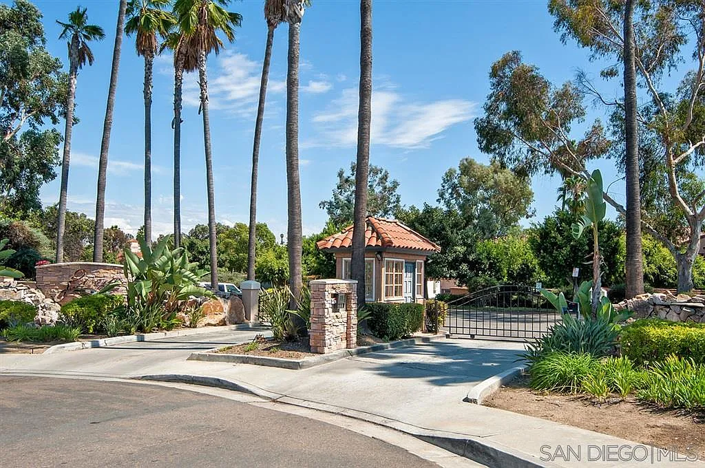 7190 Shoreline Dr — Photo 2