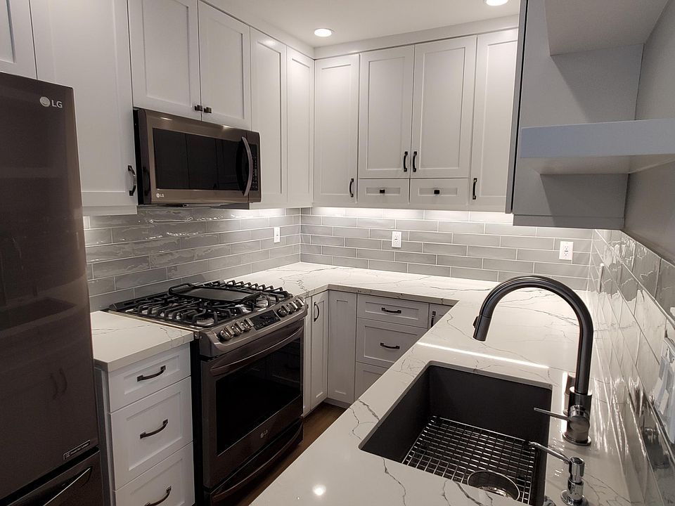 Kitchen at night with wrap-around LED undercabinet lighting that may be changed to 3 color temperatures!
