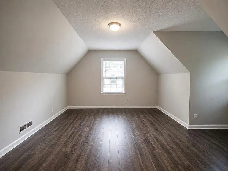 125 Mossland Dr — Photo 22