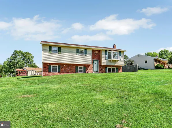 225 Bobby Jones Dr, Etters, PA 17319