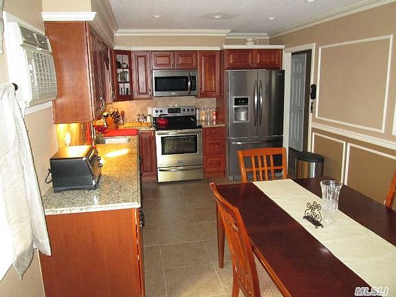 4th image of 30 Orchard Dr