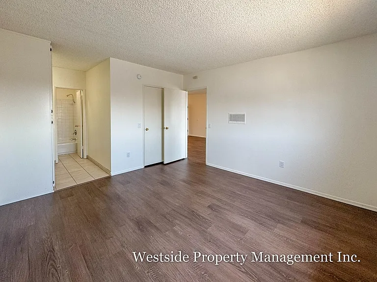 6253 Lankershim Blvd. — Photo 4