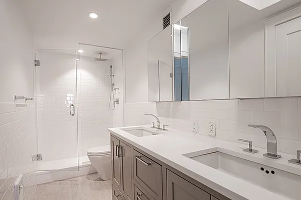 Rented by New York Casas Ltd. | media 9