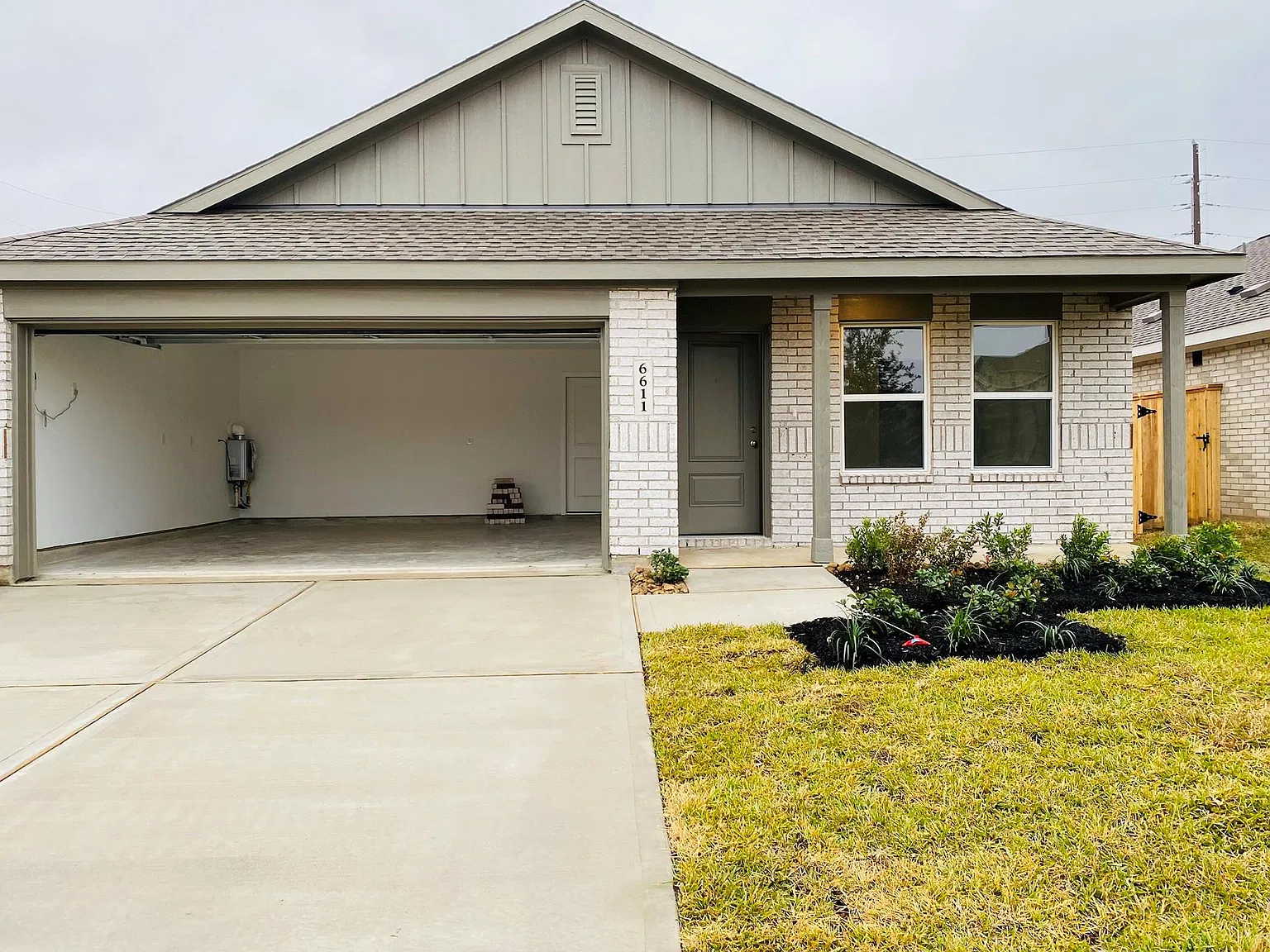 4 bed, 2.0 bath, 1760 sqft, $2,050 — Photo 3