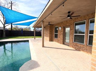 111 Meadow Ridge Way, Clute, TX 77531