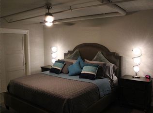 5825 N Ridge Ave, Chicago, IL 60660