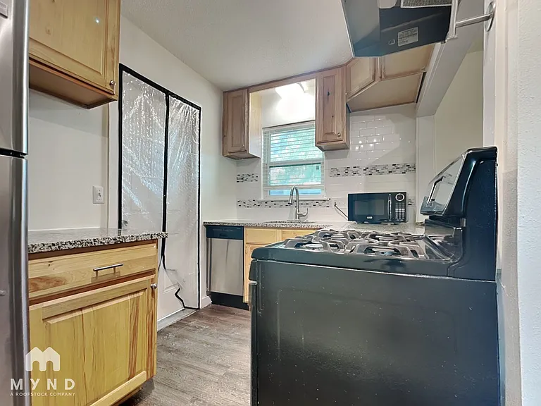 1604 Parker Ln #B — Photo 3