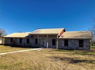 620 Hackberry St, Flatonia, TX 78941