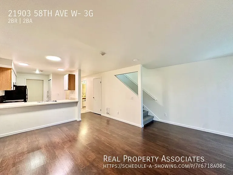 Hillcrest — Photo 36