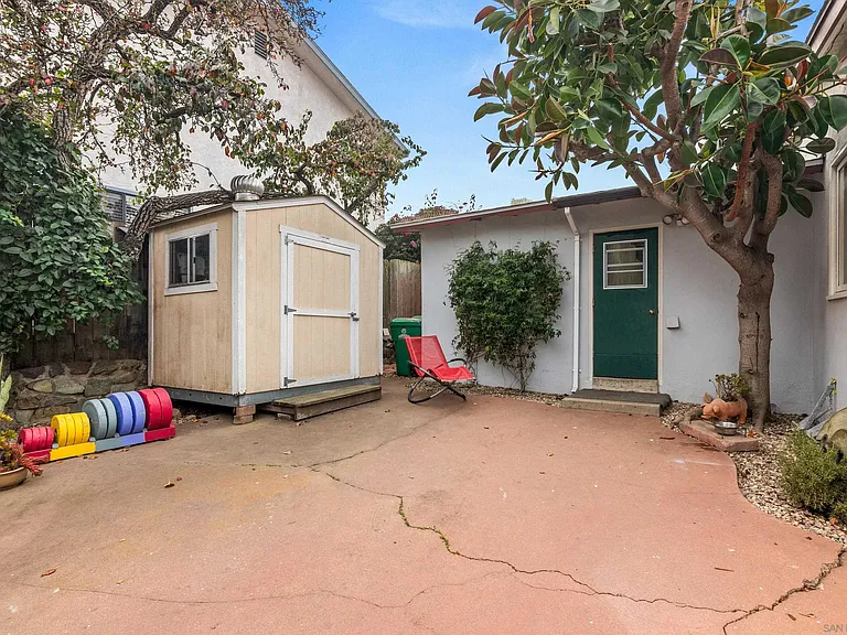 541 Tarento Dr — Photo 33