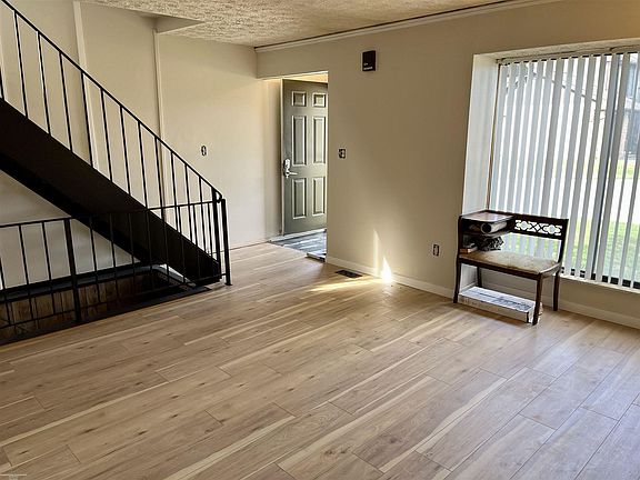 3rd image of 37124 Clubhouse Dr