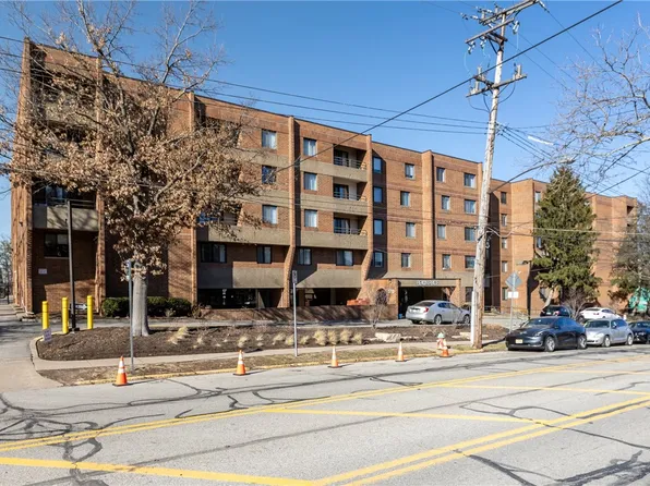 5715 Beacon St APT 502, Pittsburgh, PA 15217