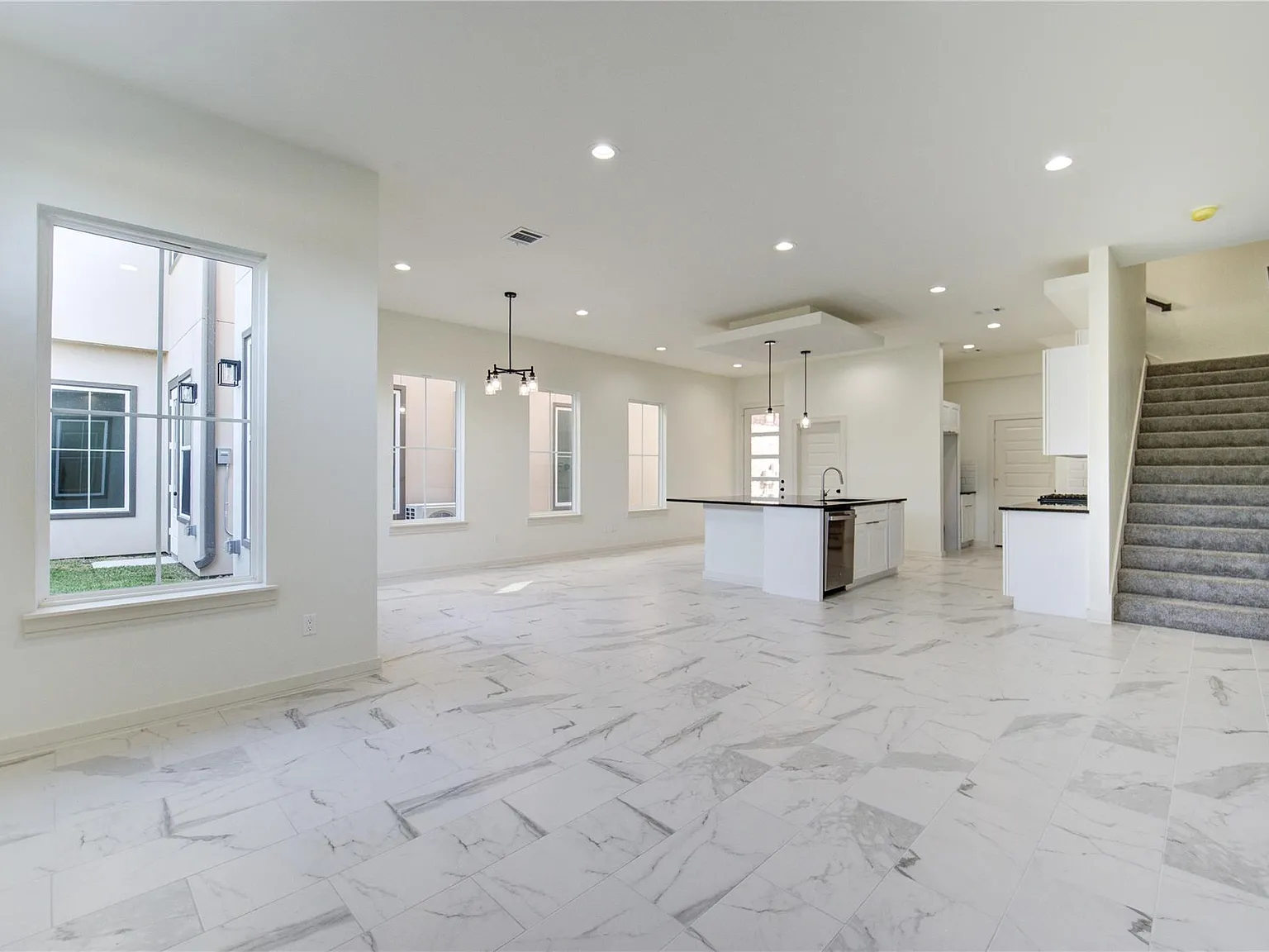 3 bed, 2.5 bath, $3,000 — Photo 2