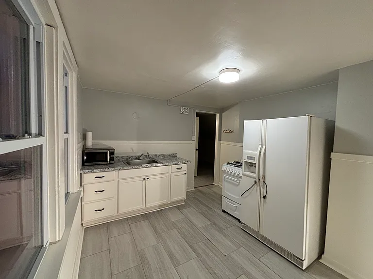 140 Sheffield Ave — Photo 4